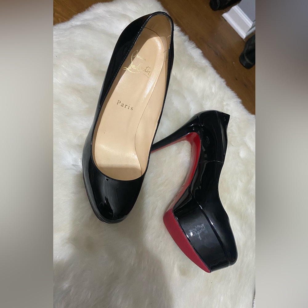 Red Bottom Pumps!! Practically New, Only Worn Onc… - image 4